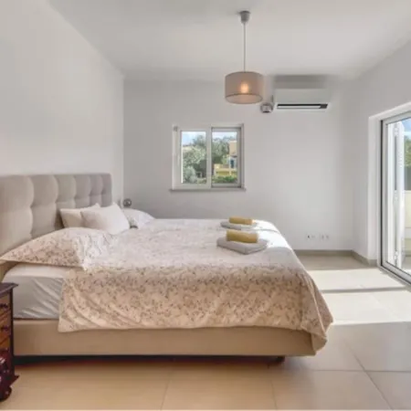 838 Larissa Villa Portimao