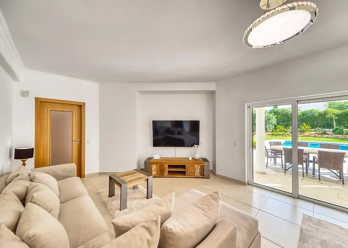 838 Larissa וילה פורטימאו