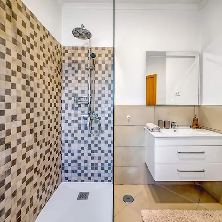 838 Larissa Villa Portimão